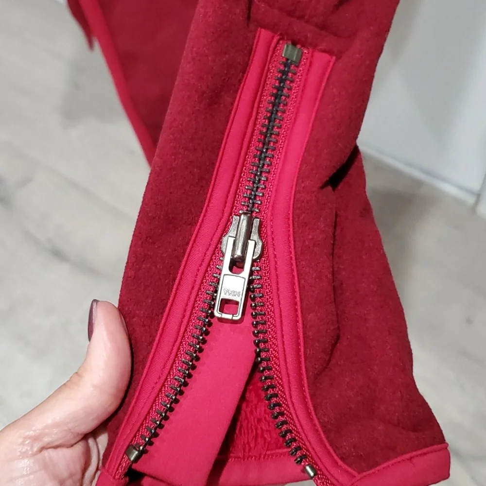 Lululemon Presence of Mind Red Fleece Wrap size 6 NWT